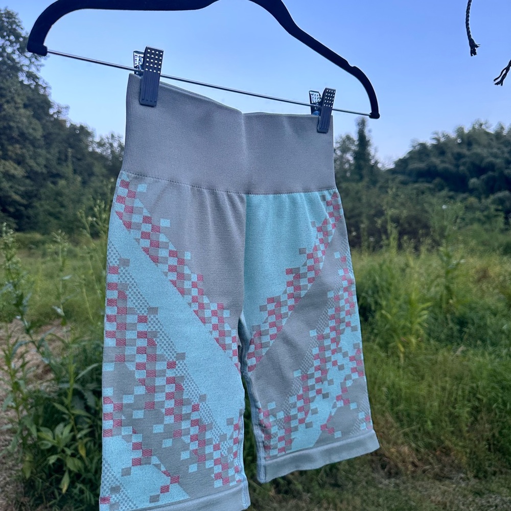 Gymshark Women's Bike Shorts - Gray and Pink